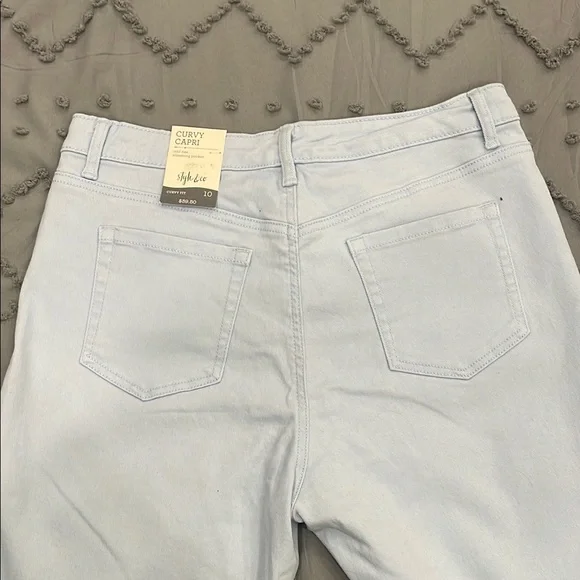 Style & Co Light Blue mid-rise Curvy Capri Jeans size 10 - Picture 9 of 11